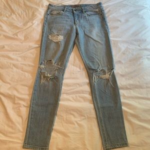 Joe’s Light Wash Distressed Skinny Ankle Jean 28
